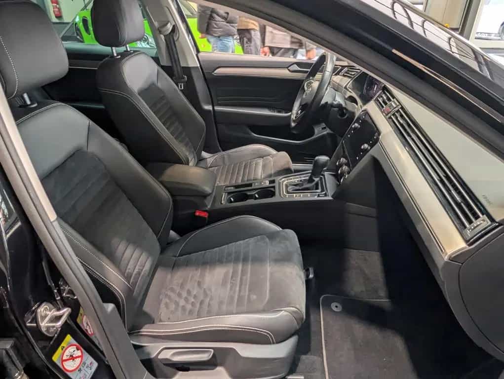 Volkswagen Passat Variant 2.0 TDI SCR DSG Elegance R-Line 08/2020-photo-10
