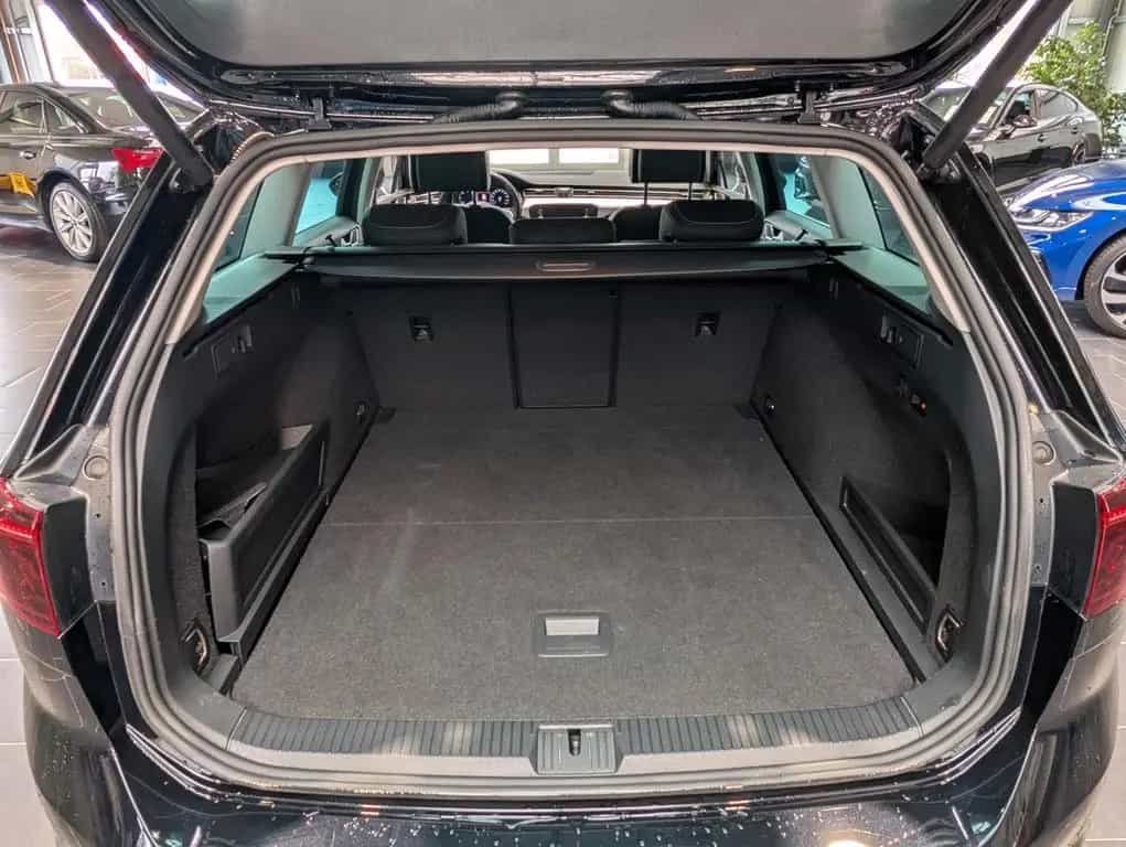 Volkswagen Passat Variant 2.0 TDI SCR DSG Elegance R-Line 08/2020-photo-11
