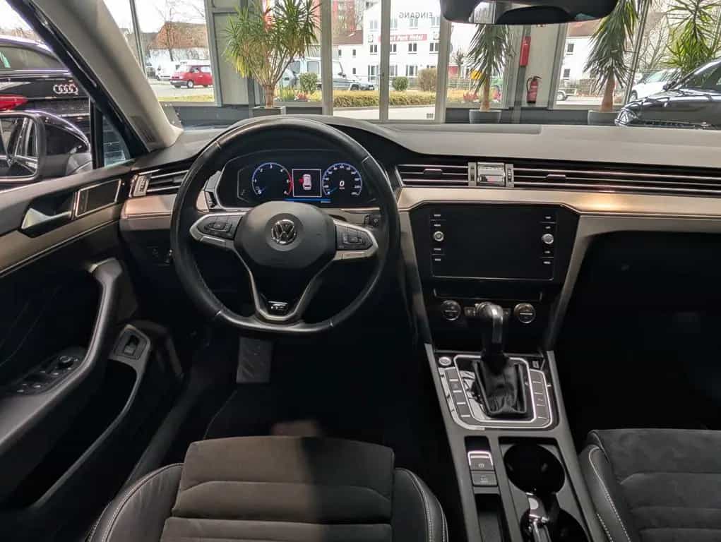 Volkswagen Passat Variant 2.0 TDI SCR DSG Elegance R-Line 08/2020-photo-6