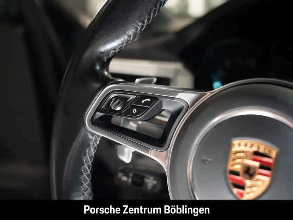 Porsche Macan GTS Standheizung Surround-View Luftfederun 01/2018-photo-19