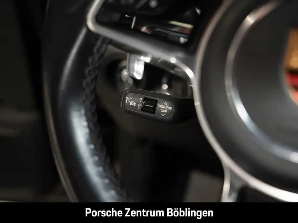 Porsche Macan GTS Standheizung Surround-View Luftfederun 01/2018-photo-20