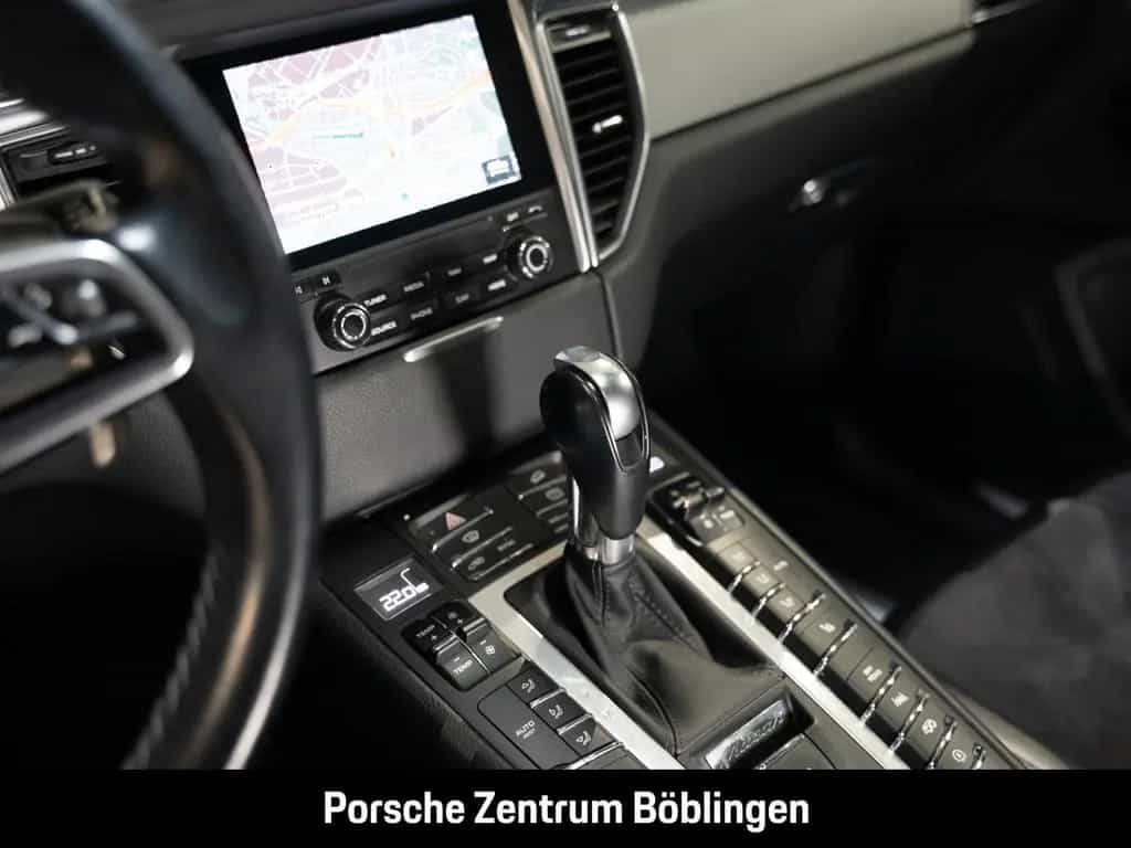 Porsche Macan GTS Standheizung Surround-View Luftfederun 01/2018-photo-21