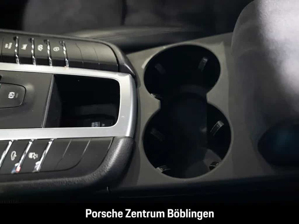 Porsche Macan GTS Standheizung Surround-View Luftfederun 01/2018-photo-22