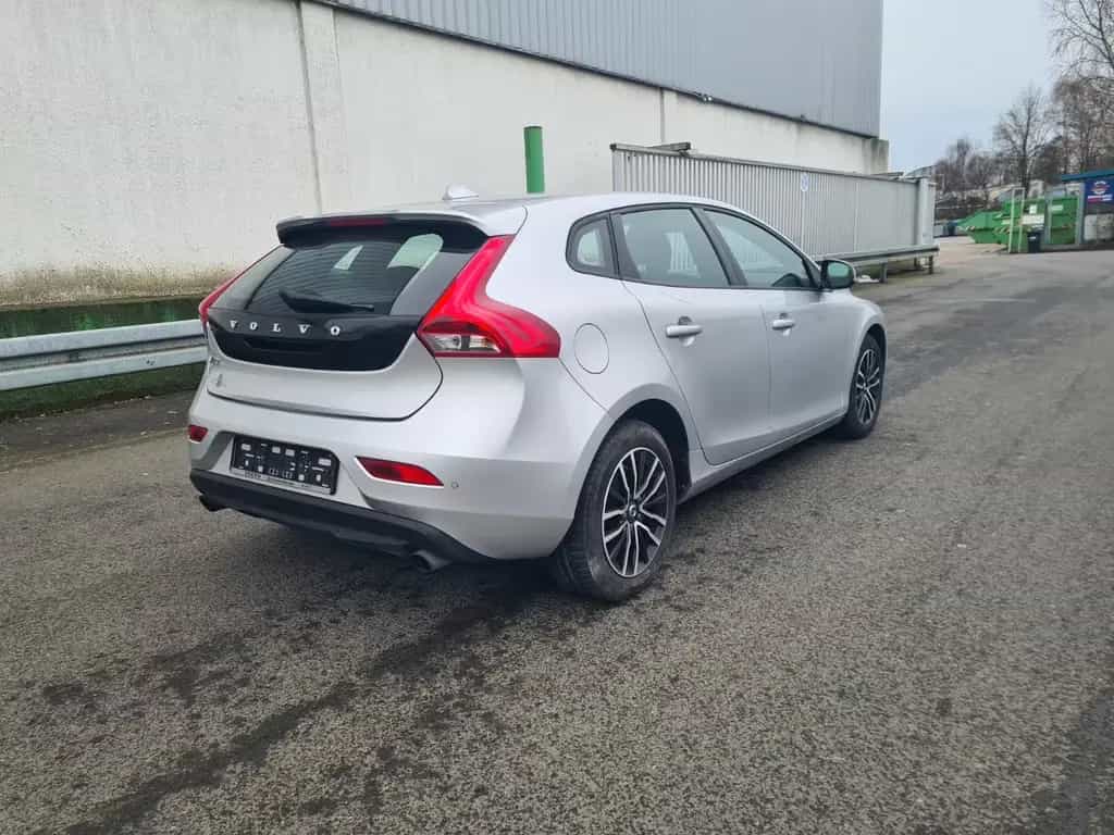 Volvo V40 Momentum, Automatik, Navi, LED, Garantie 01/2017-photo-3
