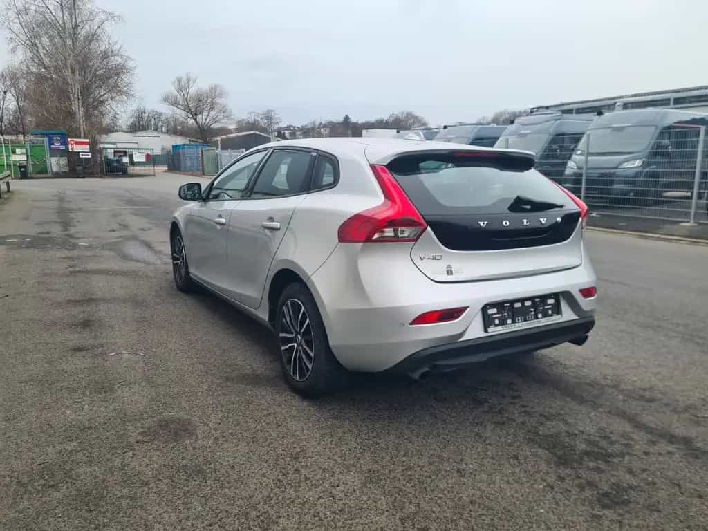 Volvo V40 Momentum, Automatik, Navi, LED, Garantie 01/2017-photo-4