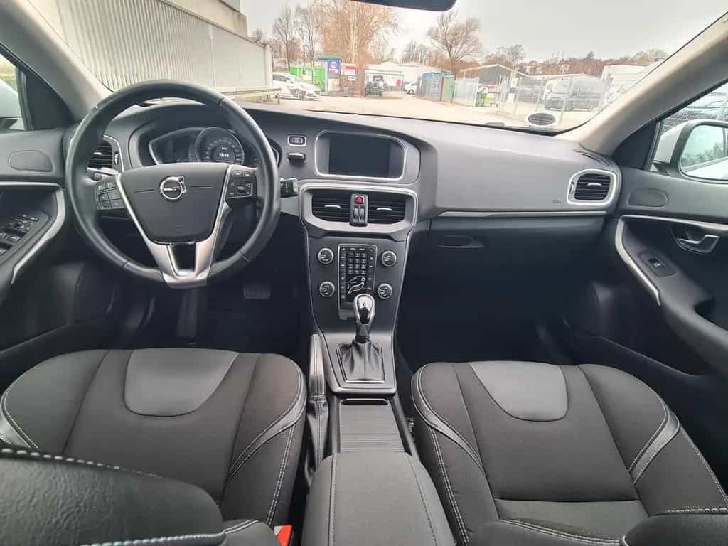 Volvo V40 Momentum, Automatik, Navi, LED, Garantie 01/2017-photo-6