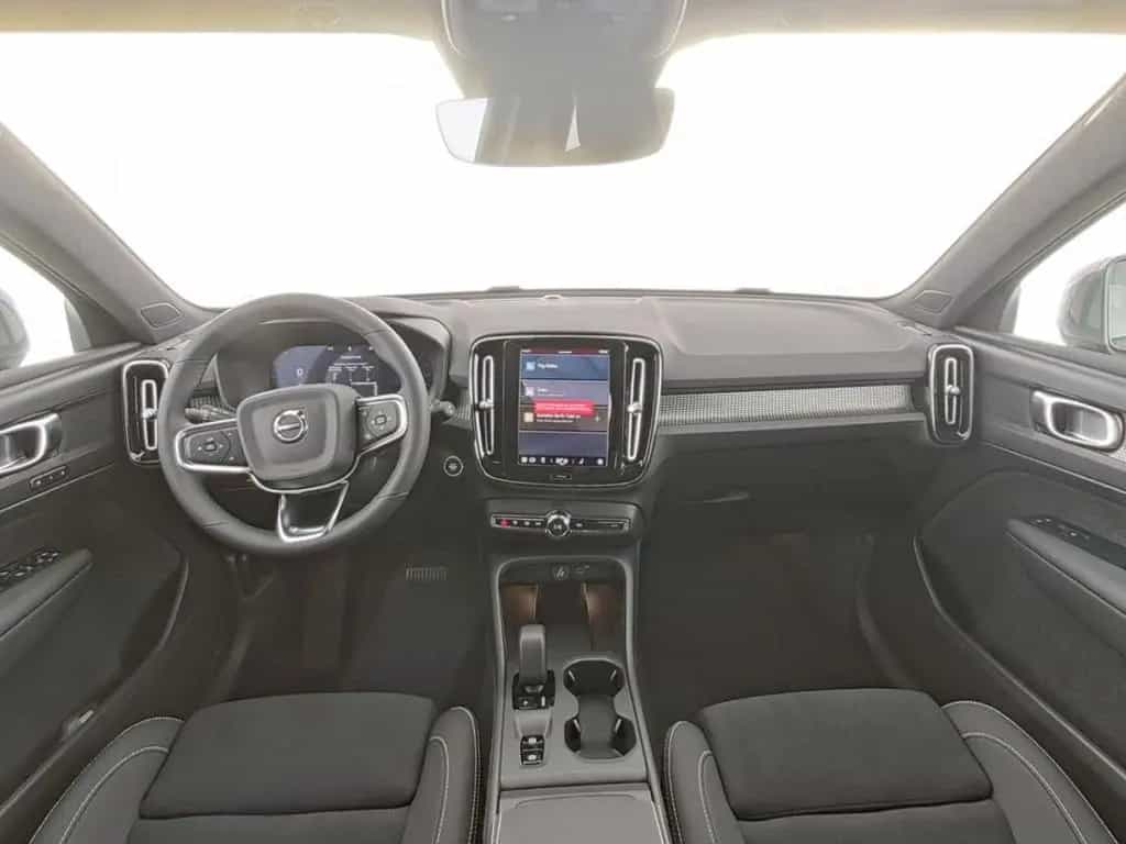 Volvo XC40 B3 Benzin Core Automatik 06/2025-photo-4