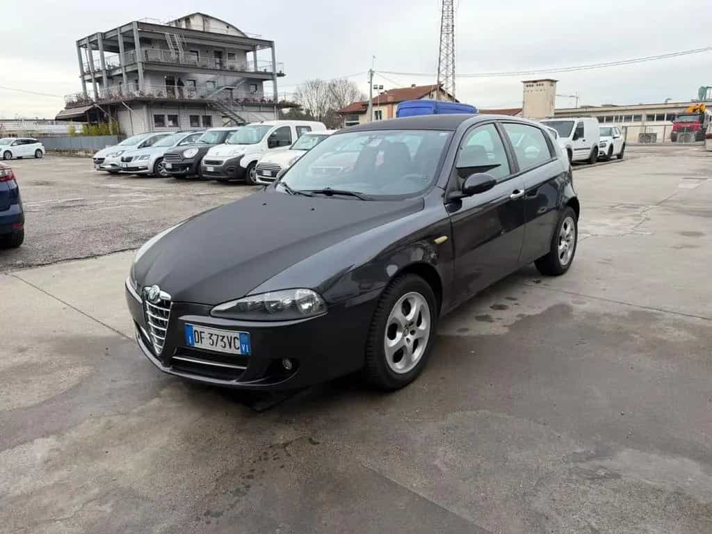 Alfa Romeo 147 1.9 JTD M-JET 16V 5 porte Dist. 11/2007-photo-0