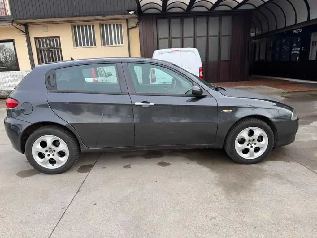 Alfa Romeo 147 1.9 JTD M-JET 16V 5 porte Dist. 11/2007-photo-5