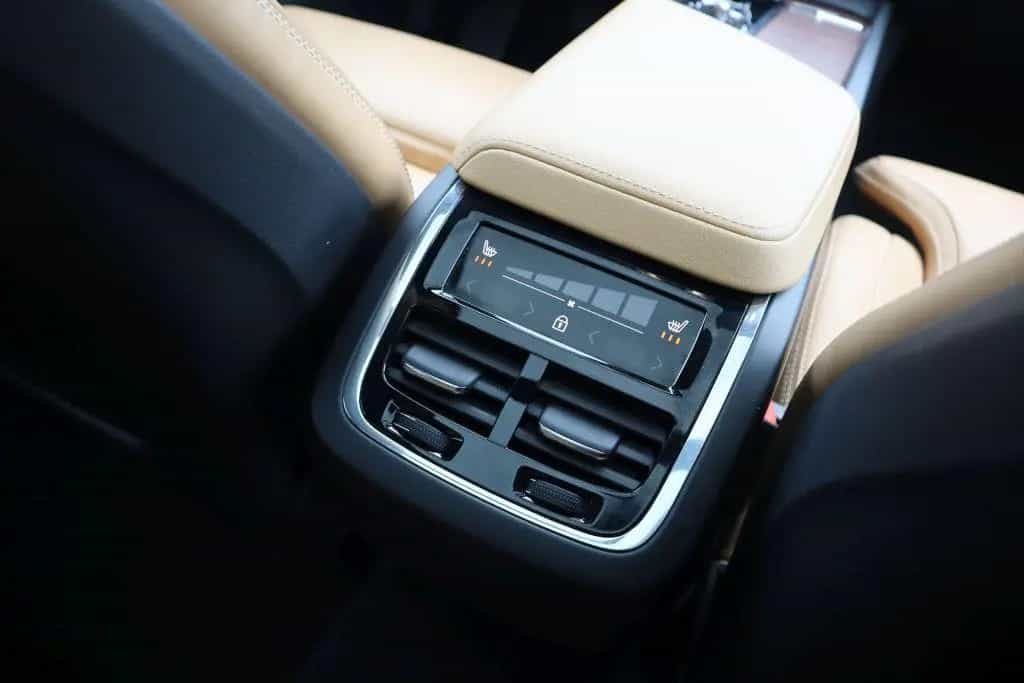 Volvo XC60 B5 D AWD Ultimate Dark|AHK|360CAM|NAVI| 02/2023-photo-15