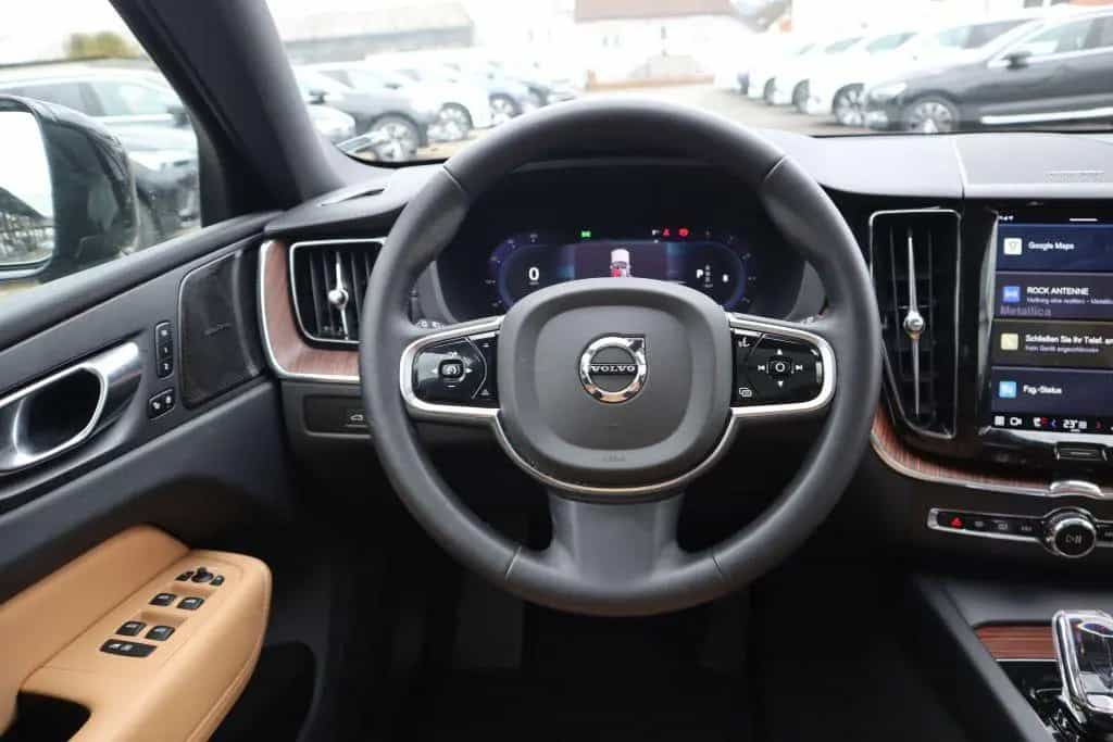 Volvo XC60 B5 D AWD Ultimate Dark|AHK|360CAM|NAVI| 02/2023-photo-17