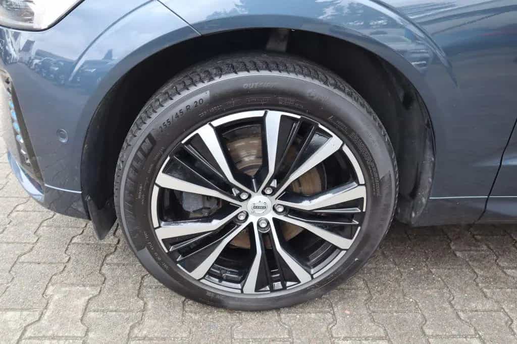Volvo XC60 B5 D AWD Ultimate Dark|AHK|360CAM|NAVI| 02/2023-photo-31
