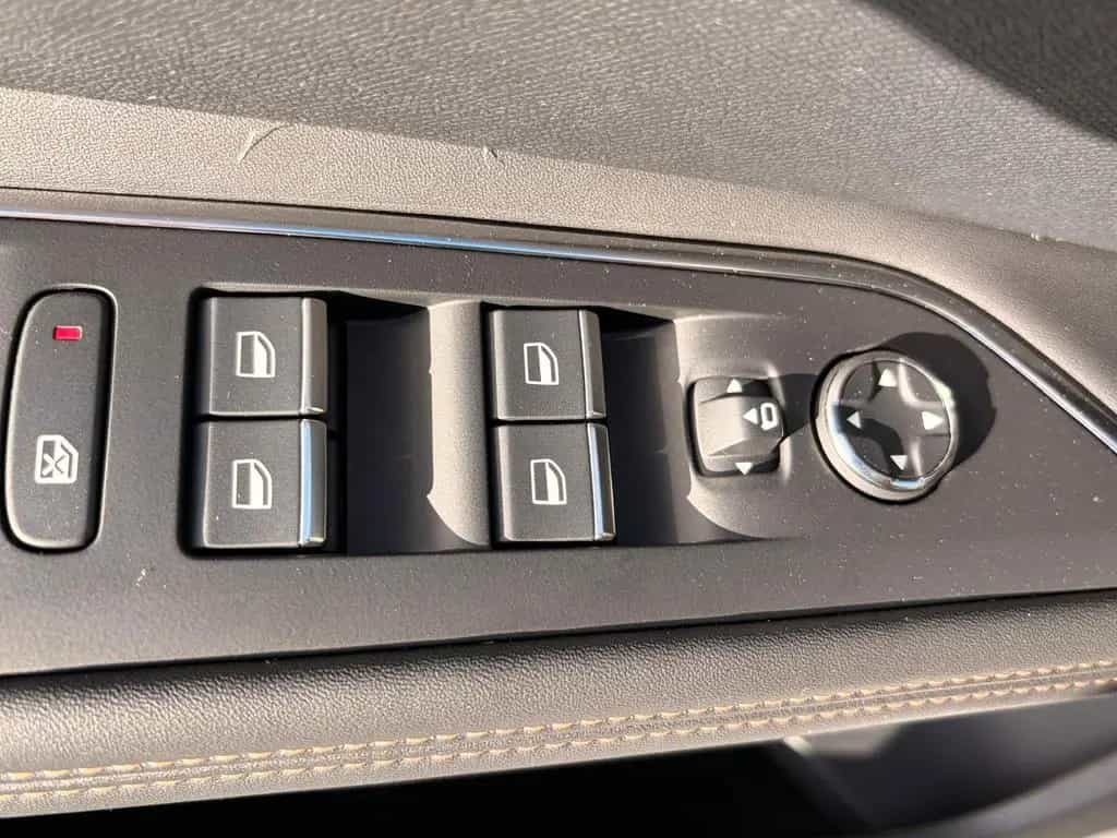 Peugeot 3008 GT -Garantie/Sitzheizung/LED- 09/2023-photo-16