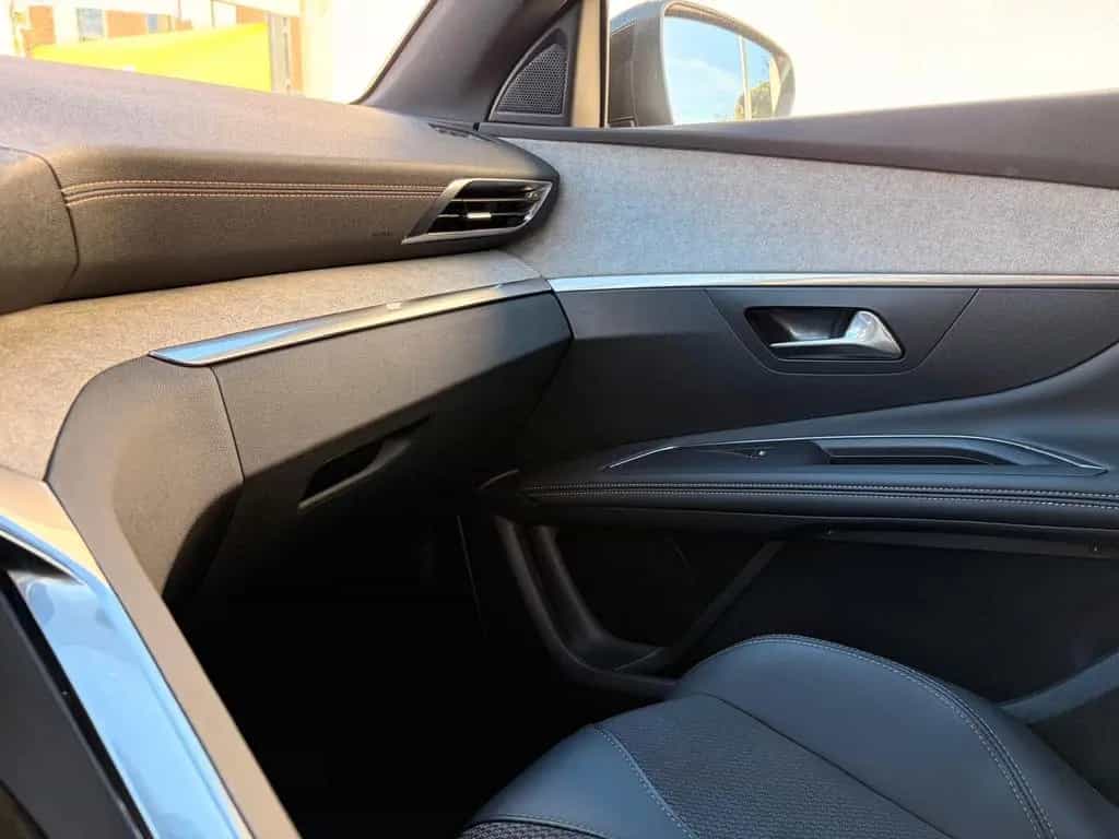 Peugeot 3008 GT -Garantie/Sitzheizung/LED- 09/2023-photo-25