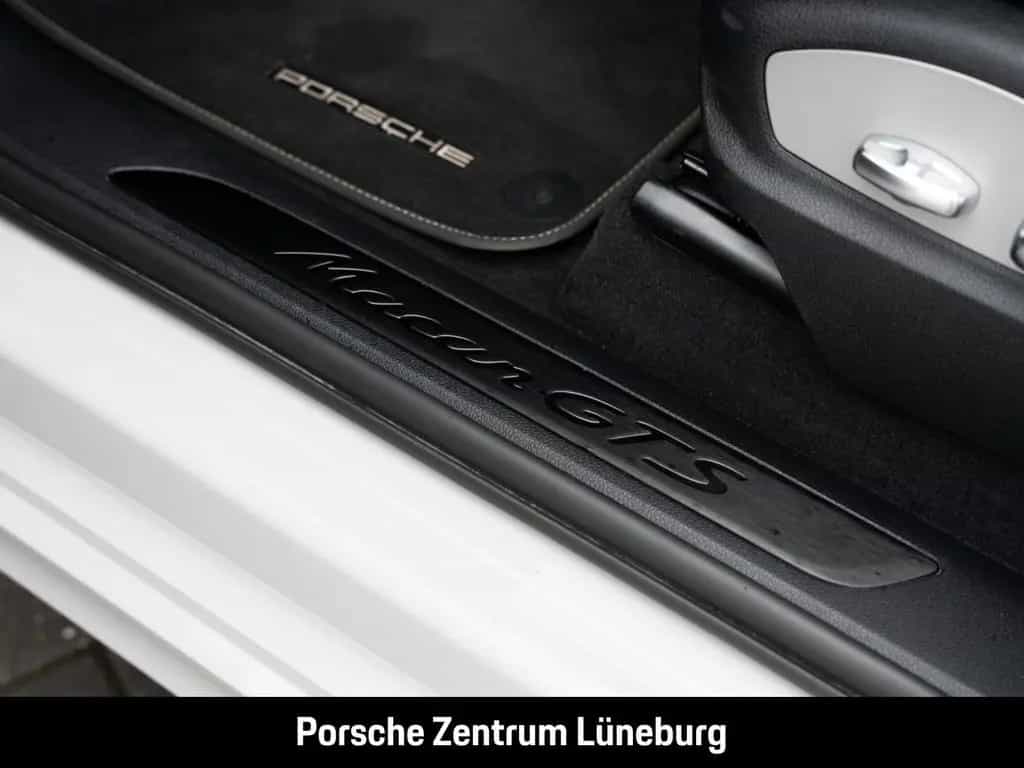 Porsche Macan GTS Standheizung BOSE Luftfederung 21-Zoll 02/2023-photo-26