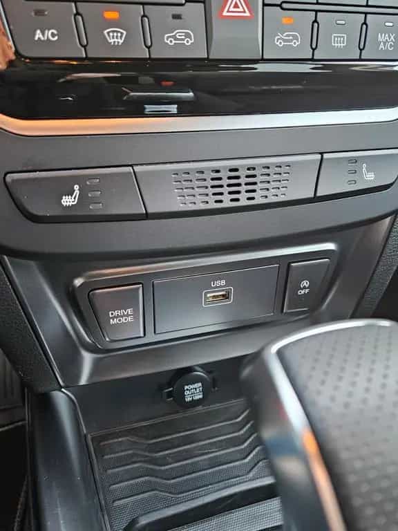 KGM Tivoli Essential 2 WD 6-Gang Automatik 09/2025-photo-17