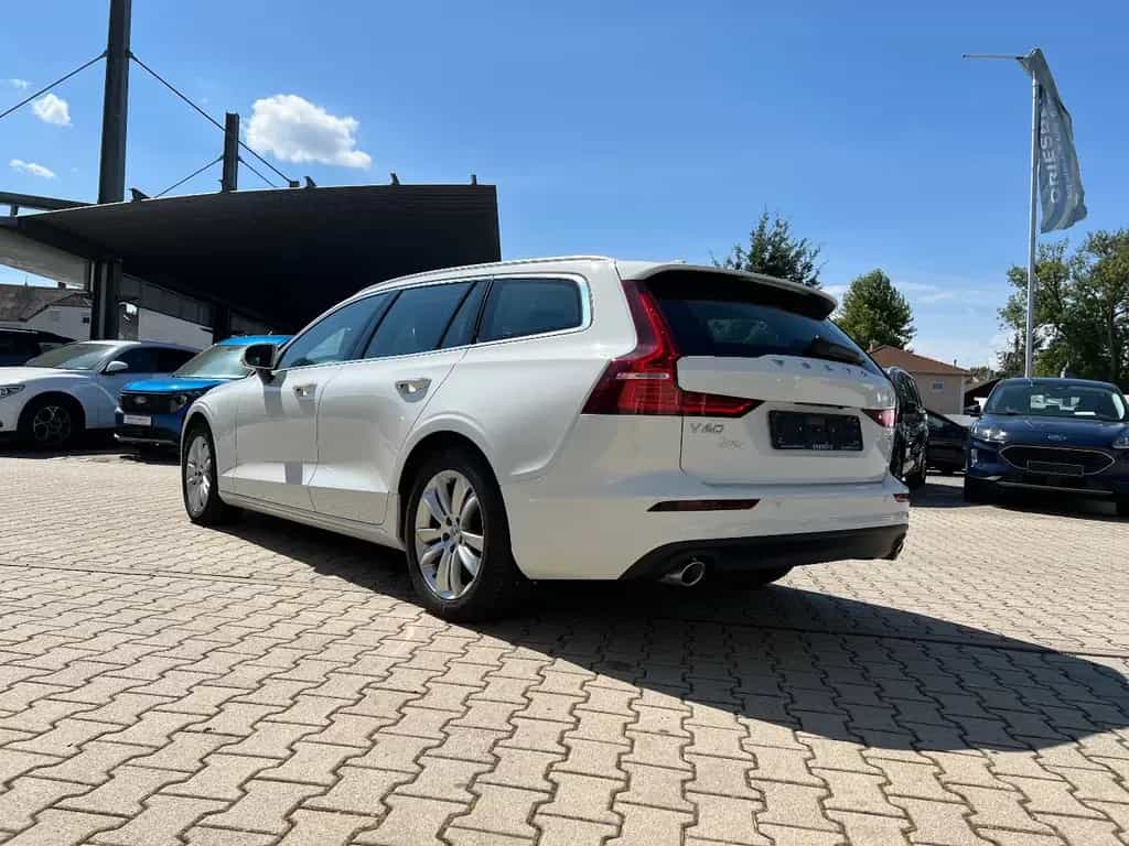 Volvo V60 Kombi B4 Momentum Pro *LED Navi ACC Leder* 12/2020-photo-1
