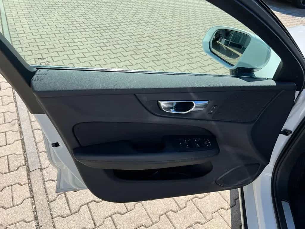 Volvo V60 Kombi B4 Momentum Pro *LED Navi ACC Leder* 12/2020-photo-10