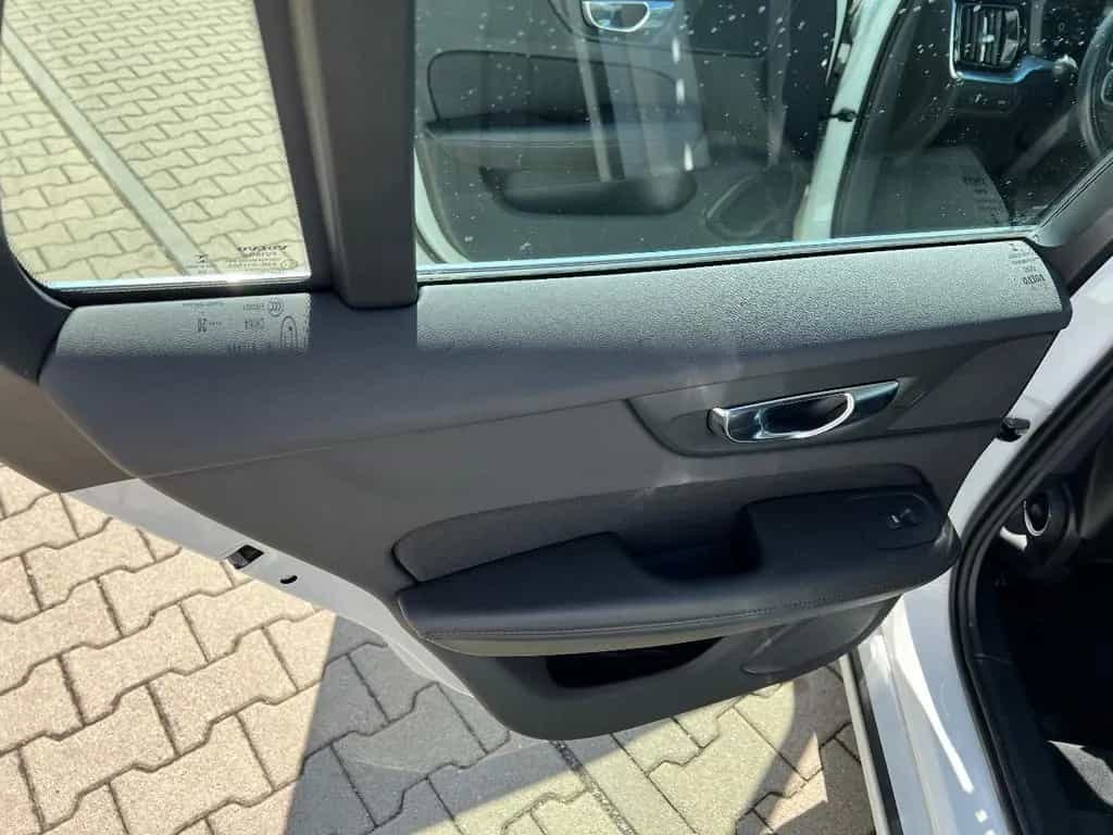 Volvo V60 Kombi B4 Momentum Pro *LED Navi ACC Leder* 12/2020-photo-11