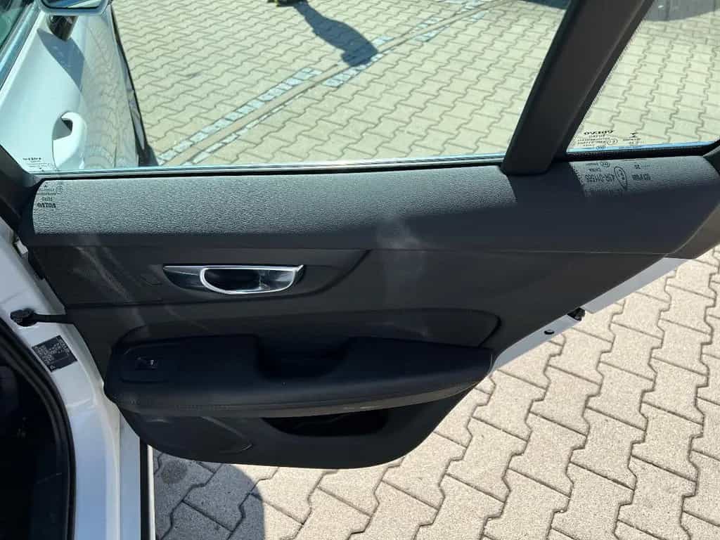 Volvo V60 Kombi B4 Momentum Pro *LED Navi ACC Leder* 12/2020-photo-14