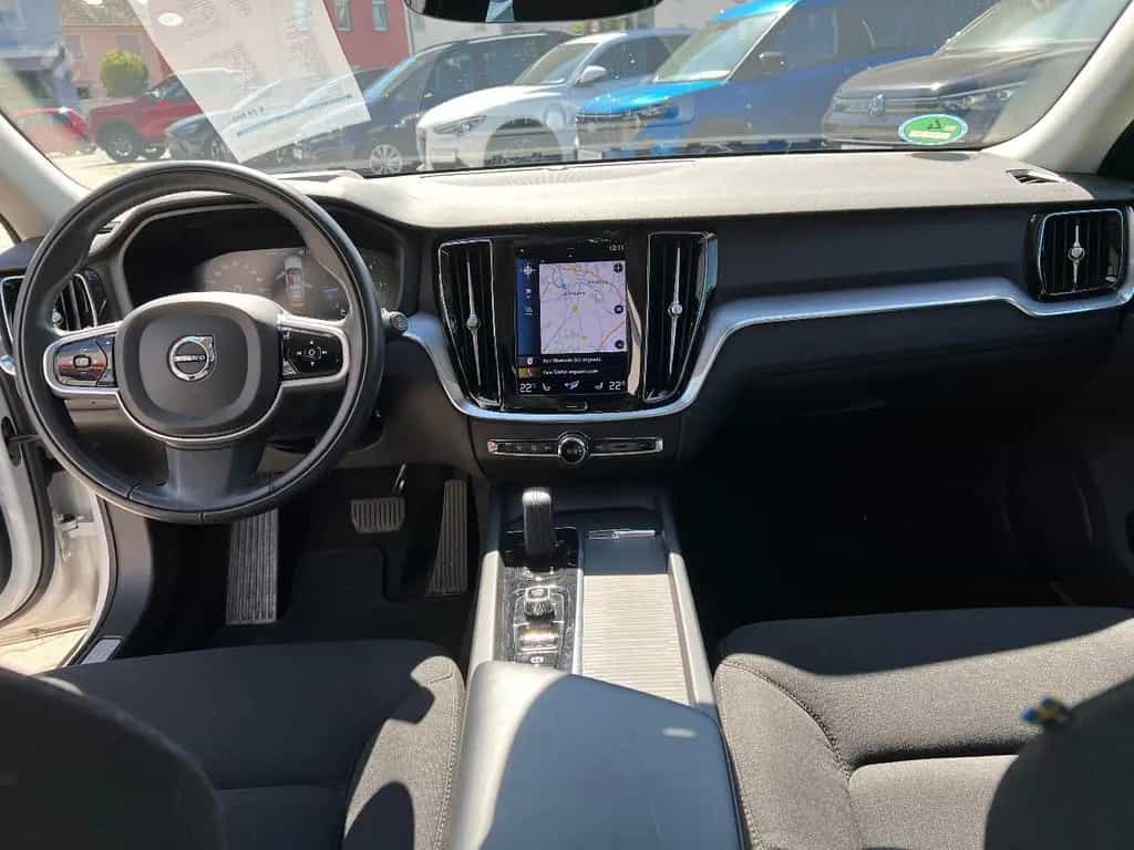 Volvo V60 Kombi B4 Momentum Pro *LED Navi ACC Leder* 12/2020-photo-17