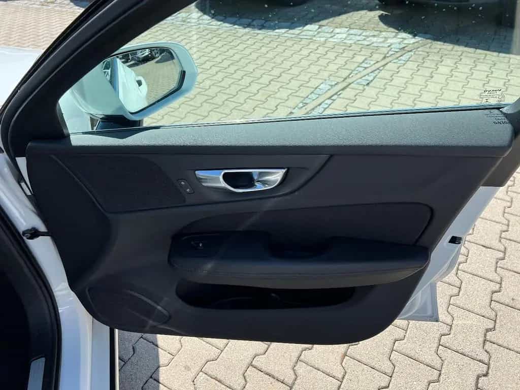 Volvo V60 Kombi B4 Momentum Pro *LED Navi ACC Leder* 12/2020-photo-19