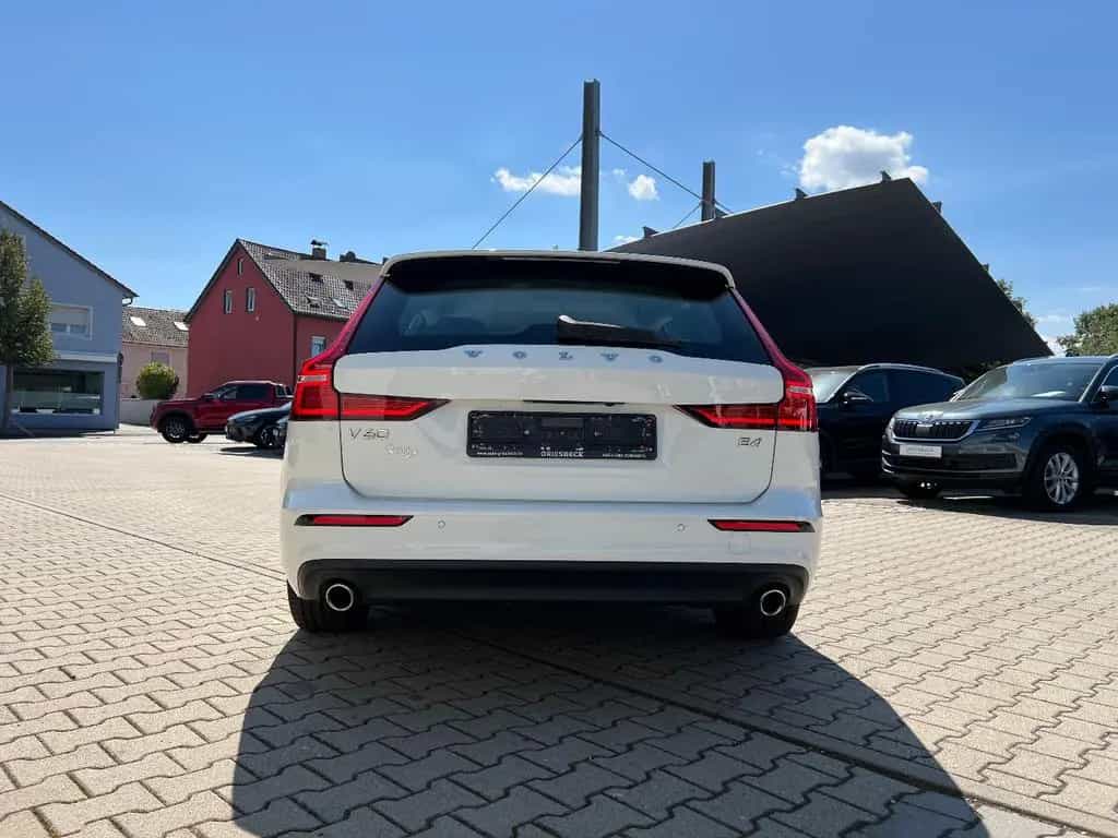 Volvo V60 Kombi B4 Momentum Pro *LED Navi ACC Leder* 12/2020-photo-2