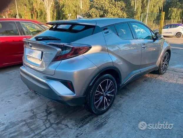 Toyota C-HR ibrida 12/2017-photo-4