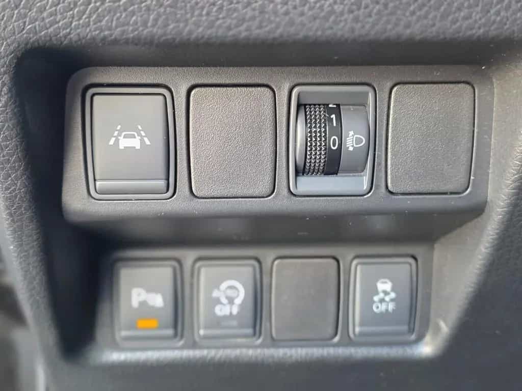 Nissan Qashqai 360° TÜV+KD NEU incl Winterkomplttr. 11/2015-photo-11