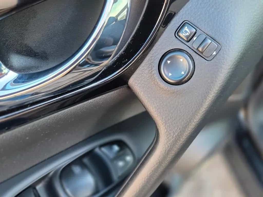 Nissan Qashqai 360° TÜV+KD NEU incl Winterkomplttr. 11/2015-photo-13