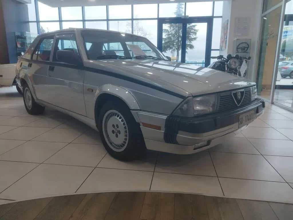 Alfa Romeo 75 3.0i V6 America 06/1988-photo-1