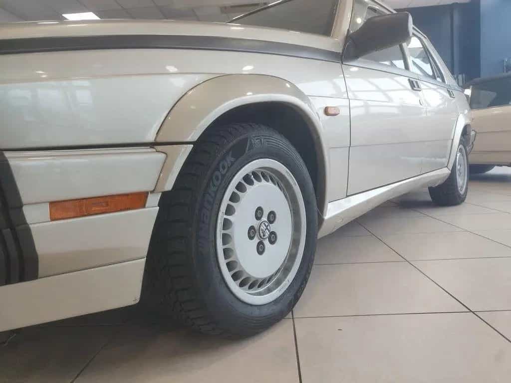 Alfa Romeo 75 3.0i V6 America 06/1988-photo-13