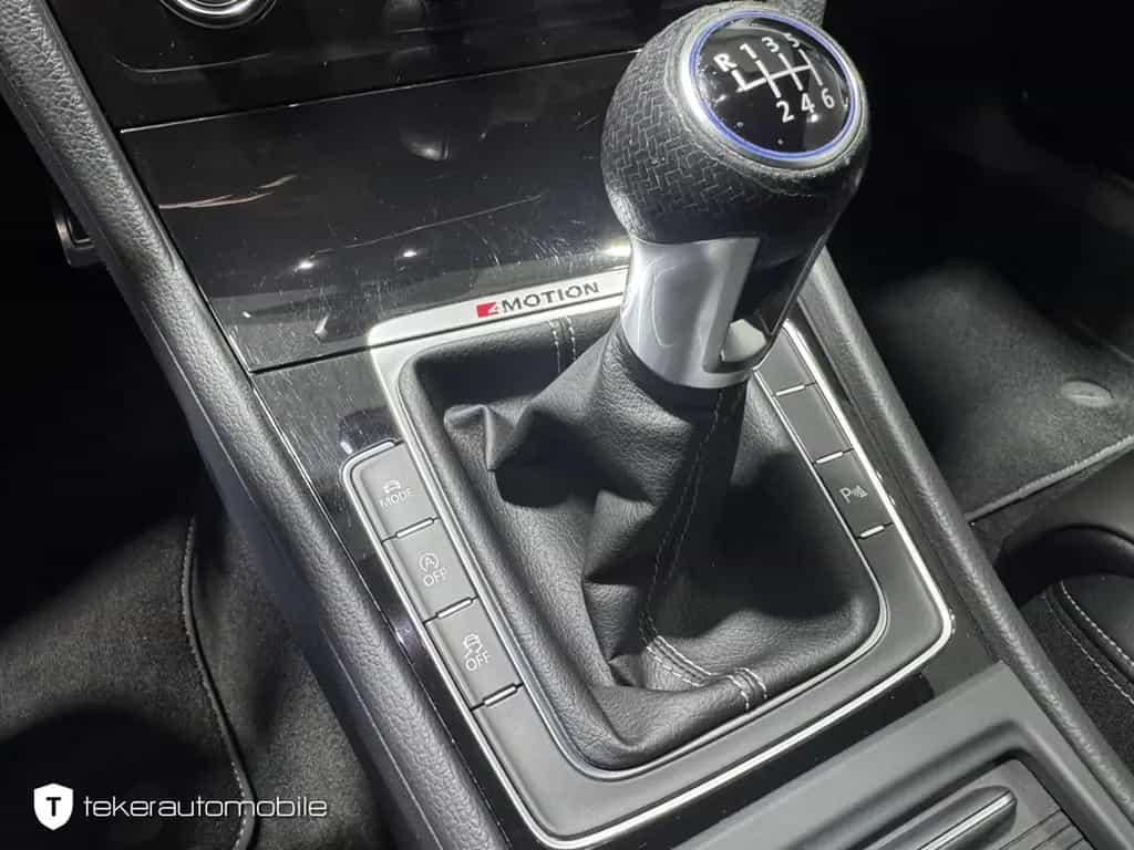 Volkswagen Golf VII 2.0 R 4Motion *LED*Leder*Navi*Schalter* 05/2017-photo-16