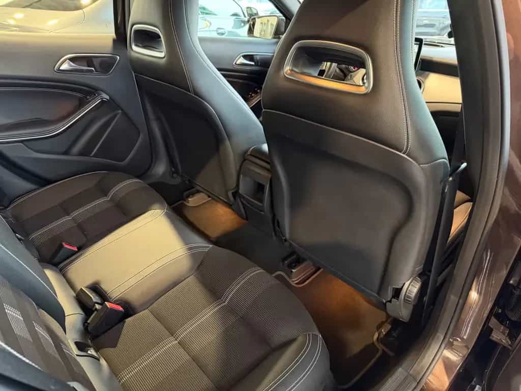 Mercedes-Benz GLA-Class 180 Urban-LED-Navi-PTS 07/2018-photo-12