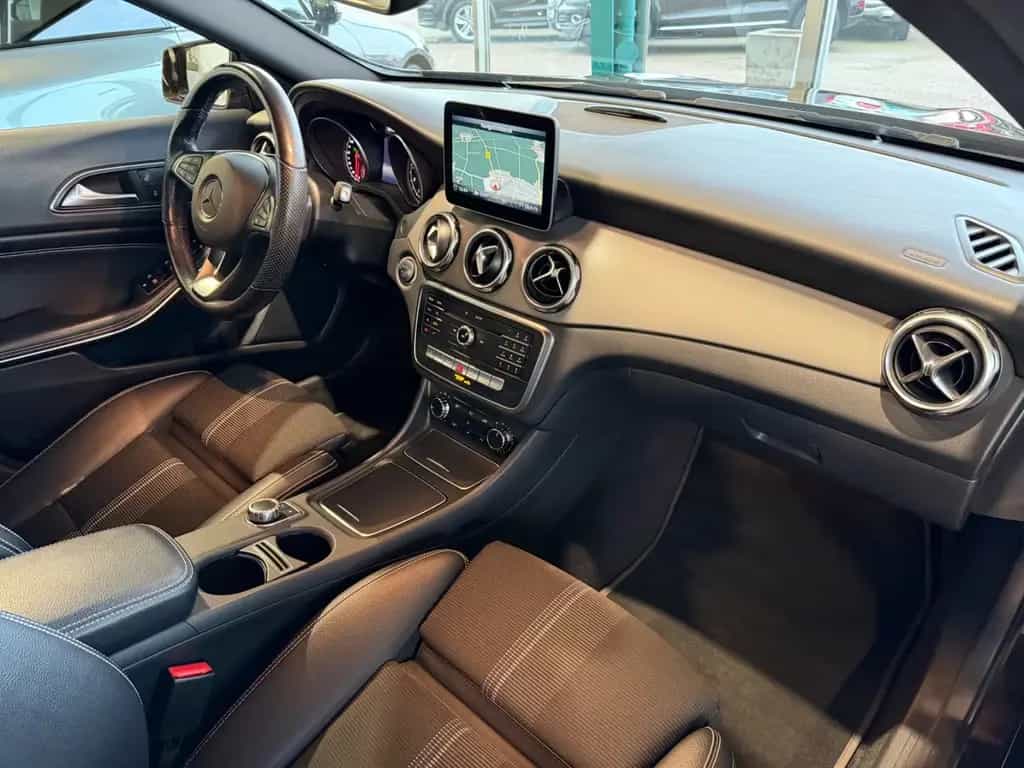 Mercedes-Benz GLA-Class 180 Urban-LED-Navi-PTS 07/2018-photo-13