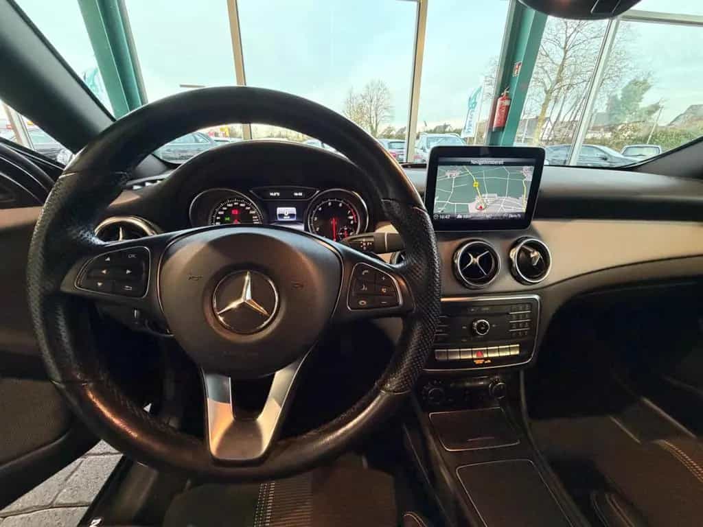 Mercedes-Benz GLA-Class 180 Urban-LED-Navi-PTS 07/2018-photo-7