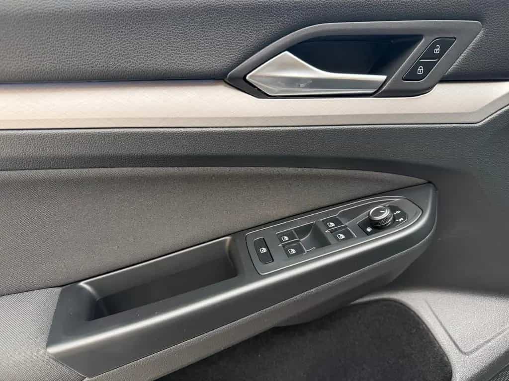 Volkswagen Golf VIII 1.5 TSI Life LED Navi CarPlay Virtual 08/2020-photo-23