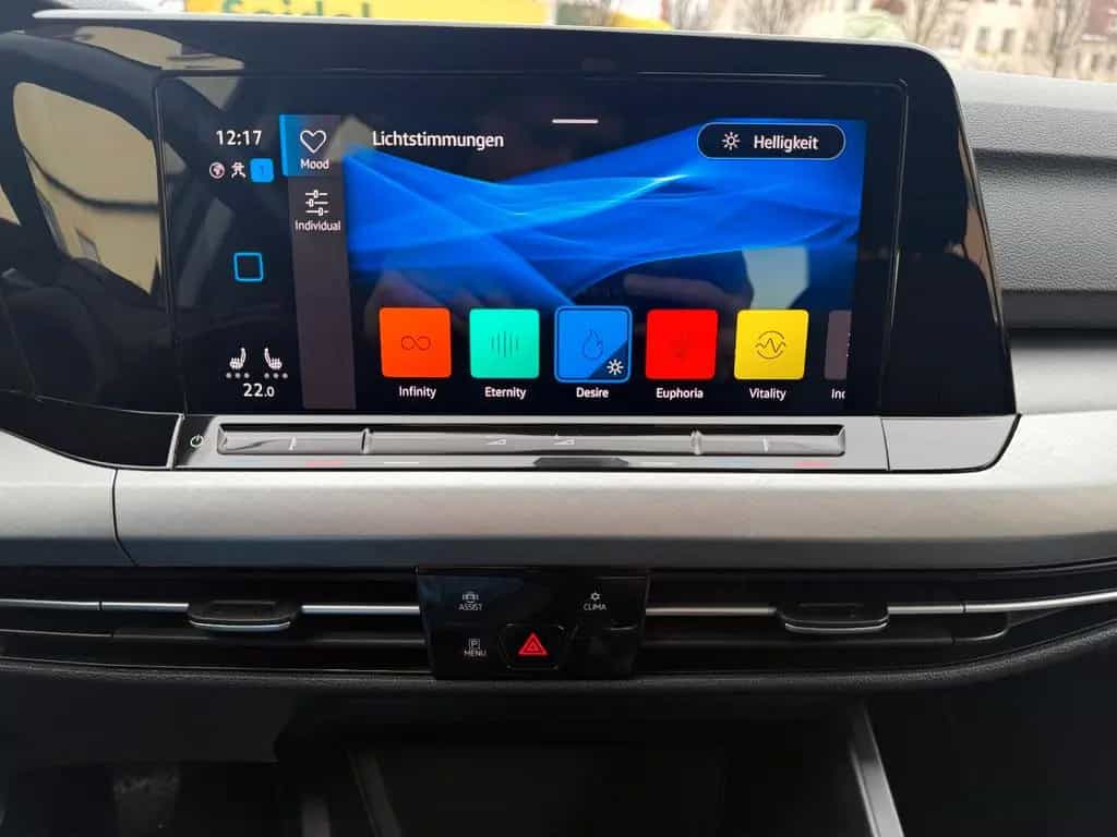 Volkswagen Golf VIII 1.5 TSI Life LED Navi CarPlay Virtual 08/2020-photo-33