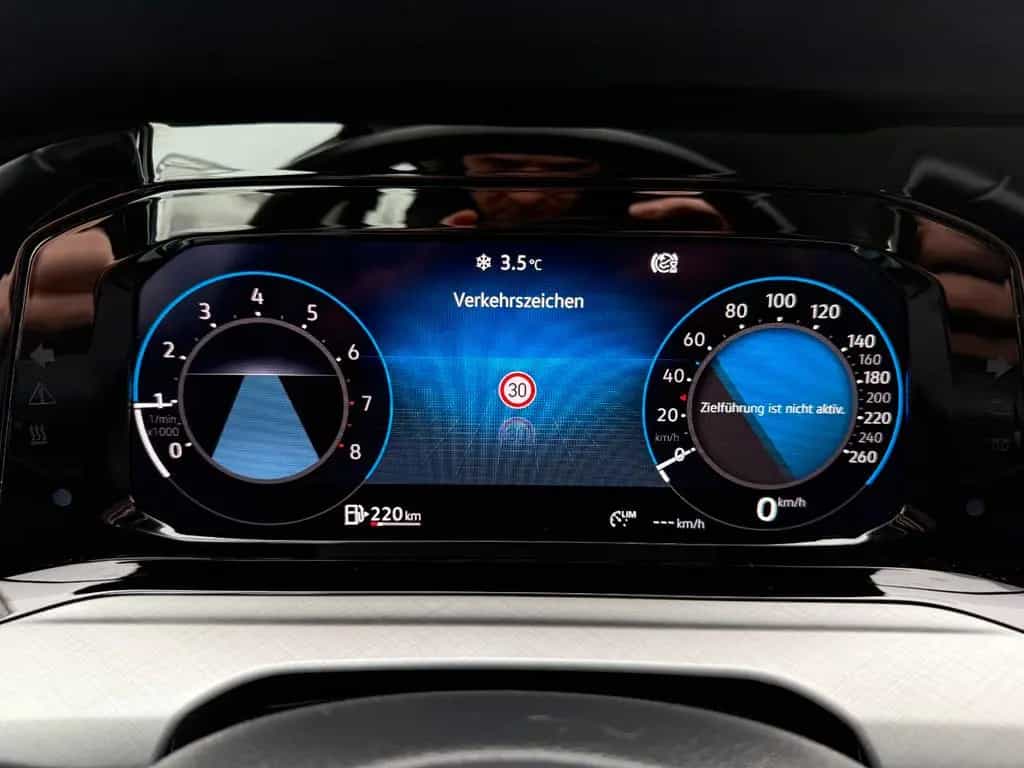 Volkswagen Golf VIII 1.5 TSI Life LED Navi CarPlay Virtual 08/2020-photo-38
