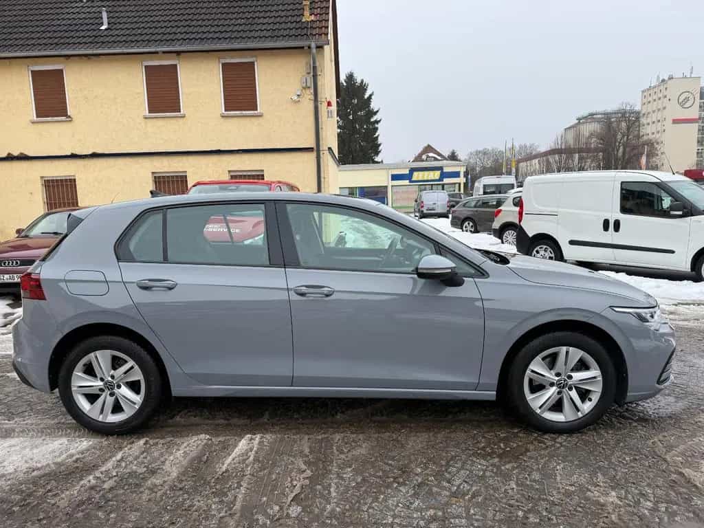 Volkswagen Golf VIII 1.5 TSI Life LED Navi CarPlay Virtual 08/2020-photo-5