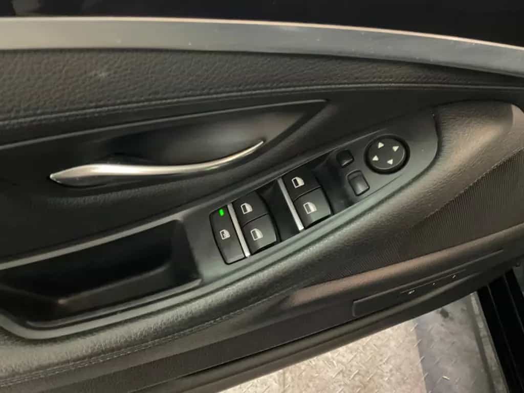 BMW 5 Series 01/2015-photo-30