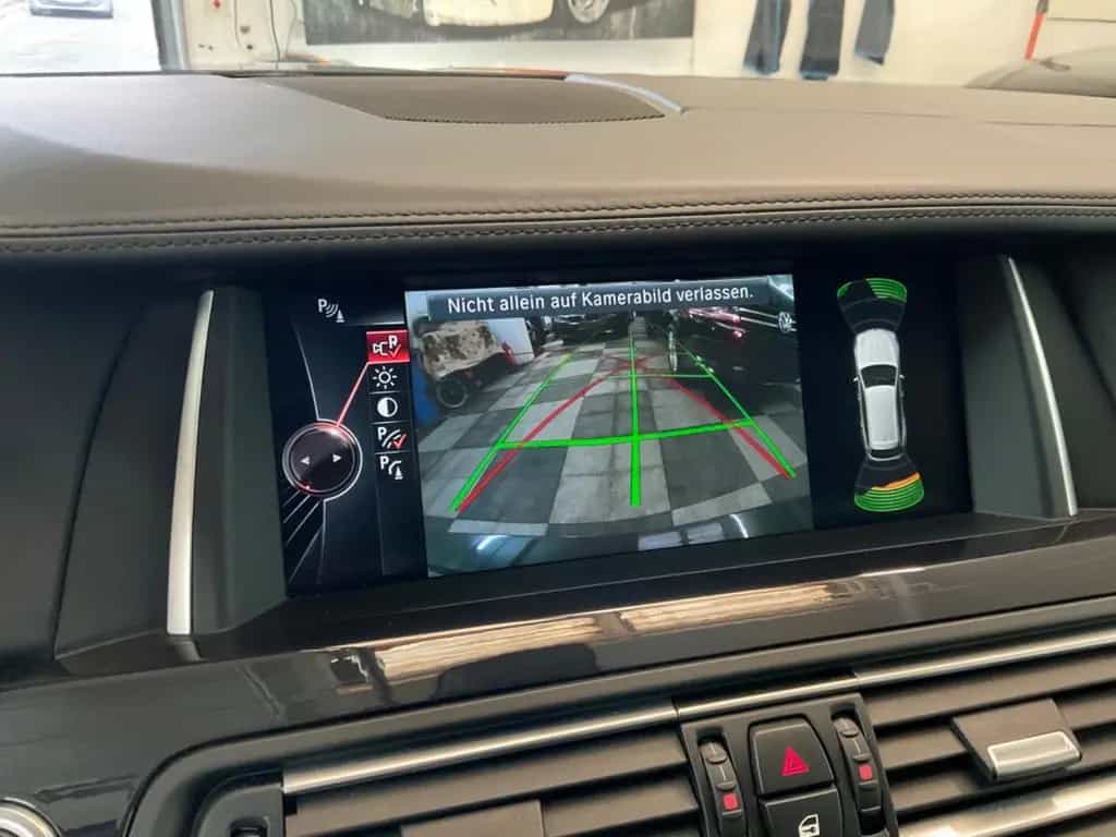 BMW 5 Series 01/2015-photo-36