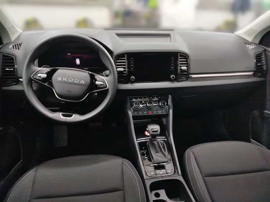 Skoda Karoq 1.5 TSI DSG Selection DAB LED Navi Panoram 06/2025-photo-11