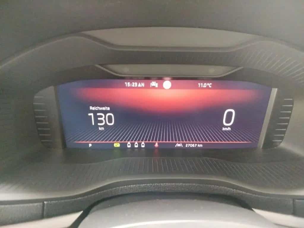 Skoda Karoq 1.5 TSI DSG Selection DAB LED Navi Panoram 06/2025-photo-8