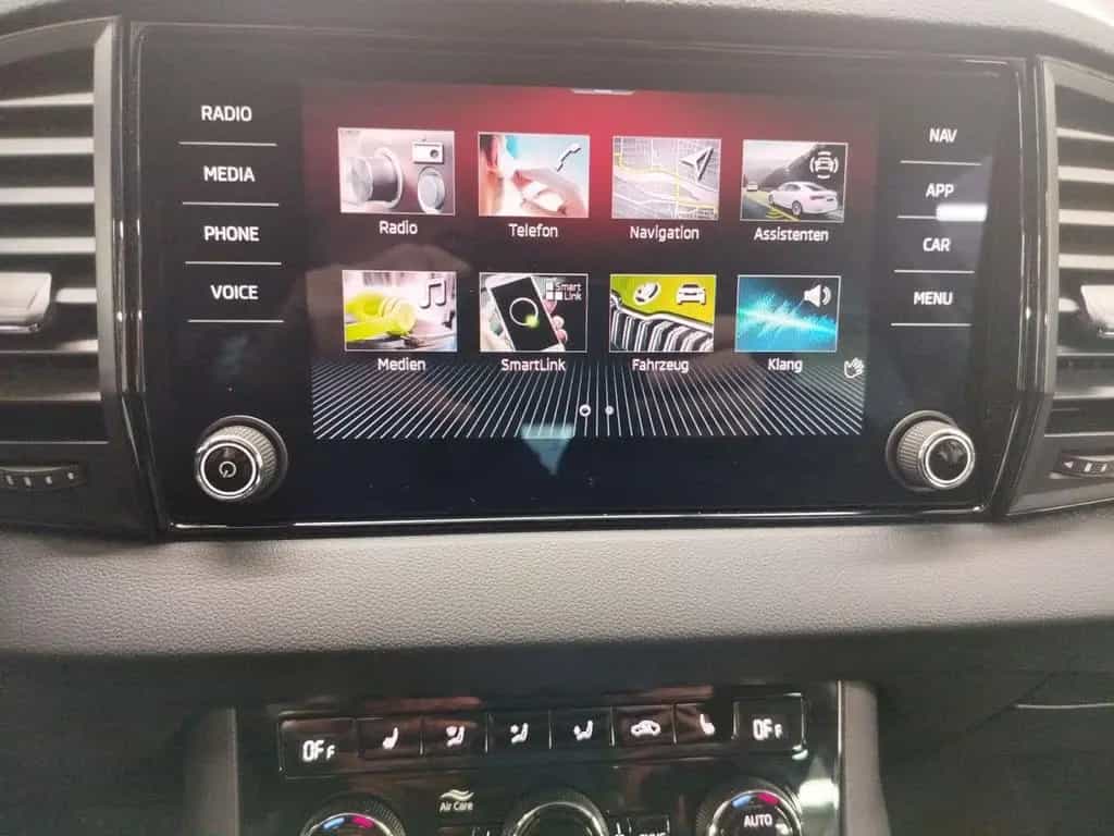 Skoda Karoq 1.5 TSI DSG Selection DAB LED Navi Panoram 06/2025-photo-9