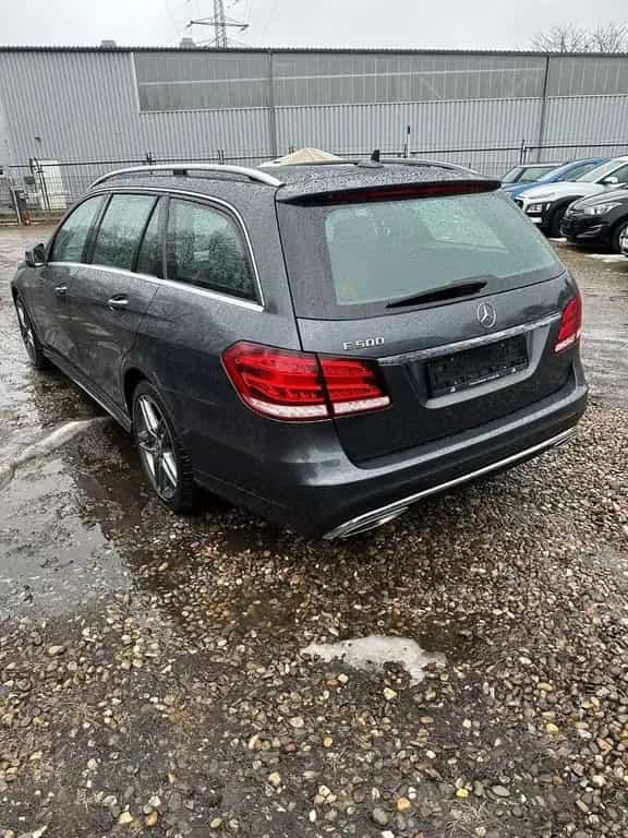 Mercedes-Benz E 500 T AMG Line 06/2016-photo-3