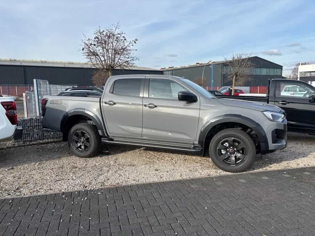 Isuzu D-Max 1.9 D DOUBLE CAB V-CROSS 4WD AT MY25 null-photo-1