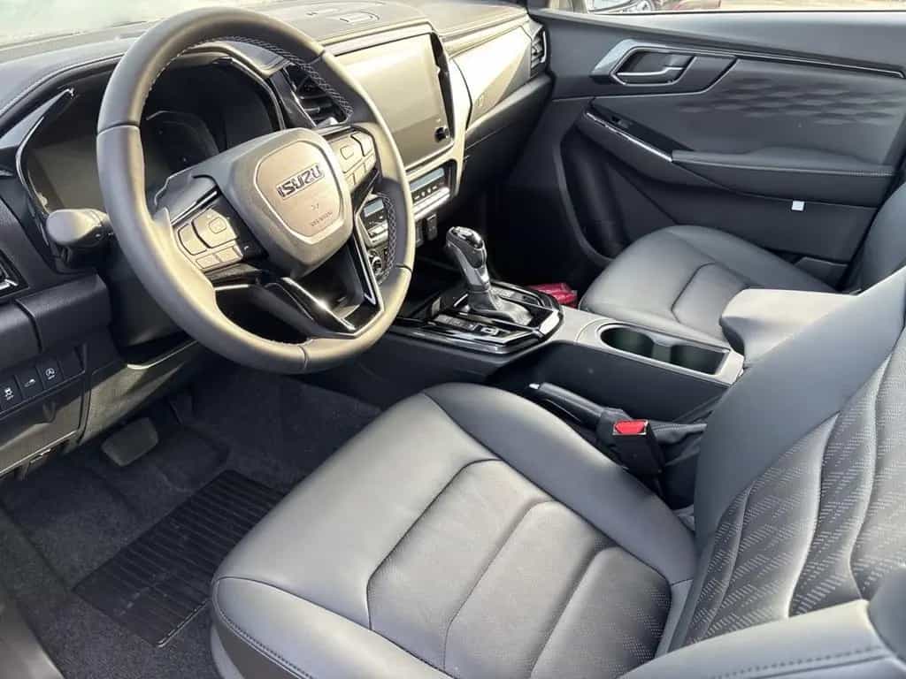 Isuzu D-Max 1.9 D DOUBLE CAB V-CROSS 4WD AT MY25 null-photo-8