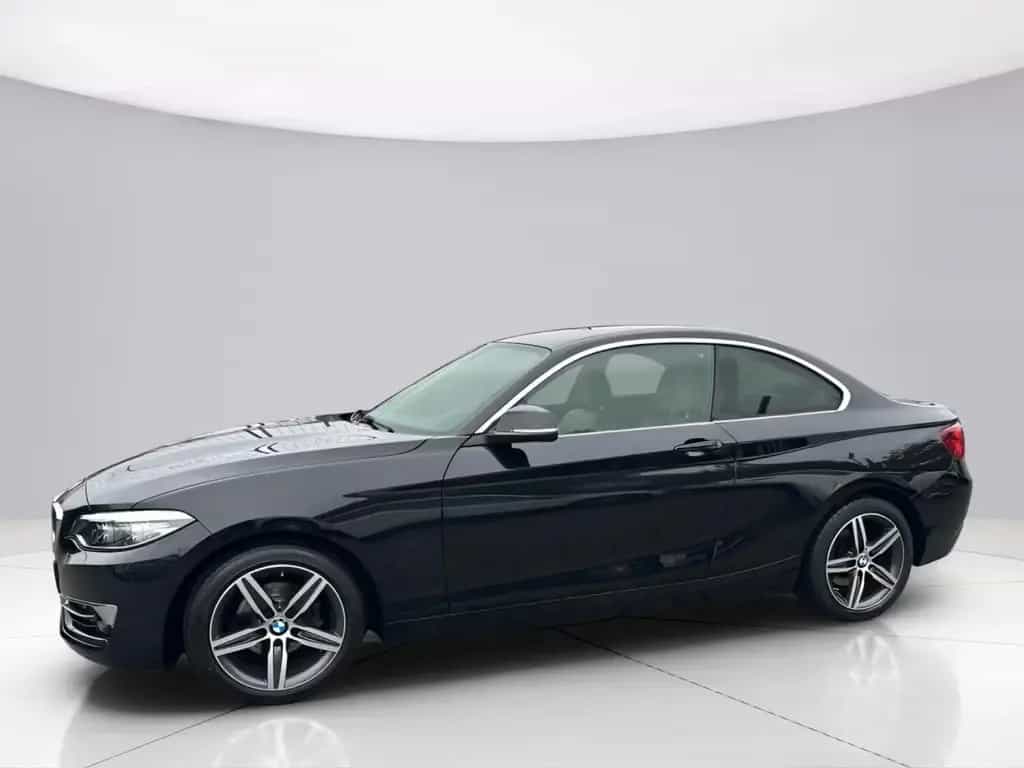 BMW 2 Series i Coupe*M* Luxury Line*Automatik*SHZ*1.Hand* 07/2019-photo-1