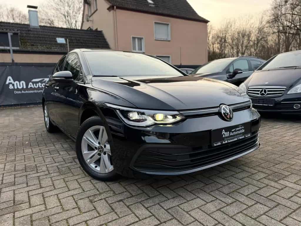 Volkswagen Golf VIII Lim. Life*Navi/Pano/IQ-Light/Kam/SHZ* 08/2020-photo-1